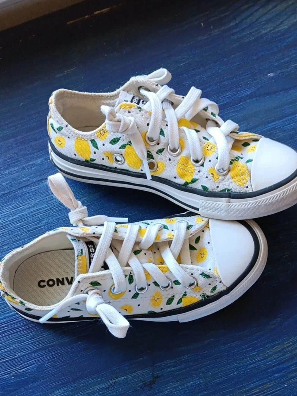 Converse Chuck Taylor Low Top Sneakers in Lemon Print Canvas, Kuds Size 11